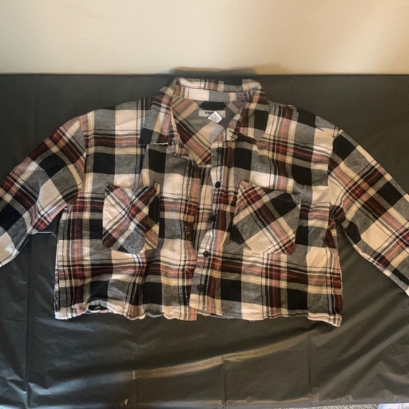 RSQ Tops - RSQ red and black cropped flannel